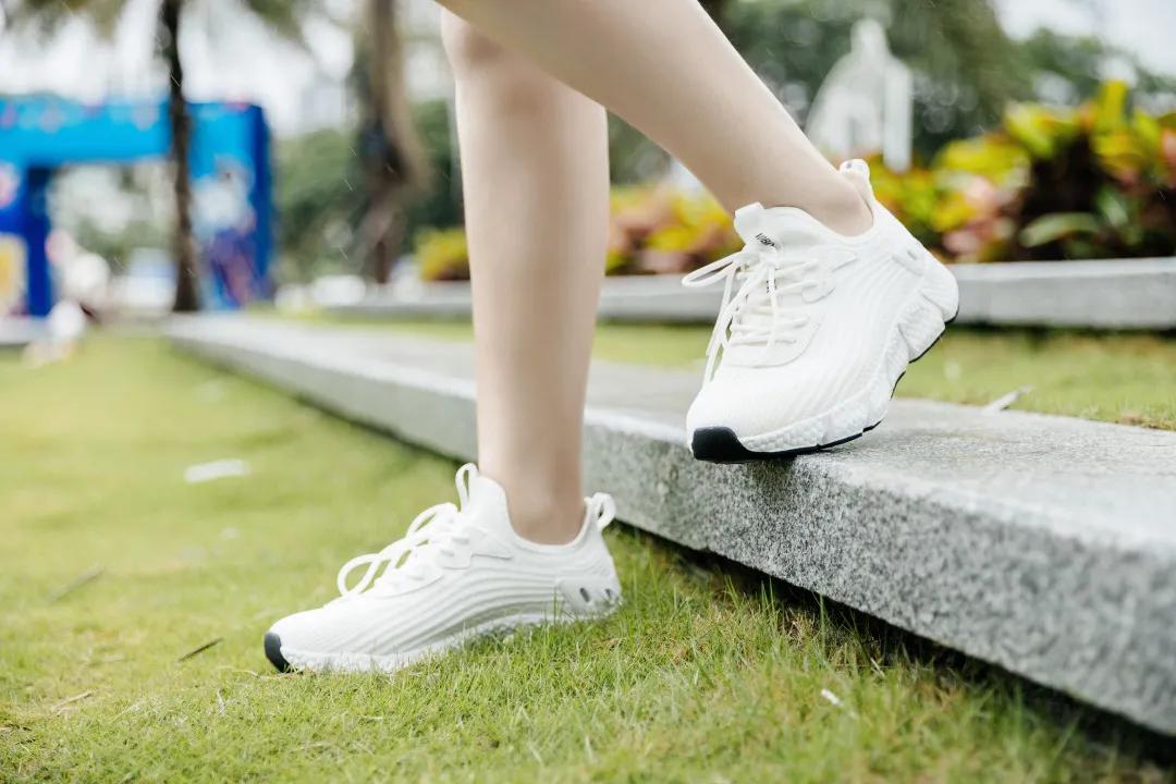 越软的鞋子走路越累,越软的鞋底跑步越舒服吗