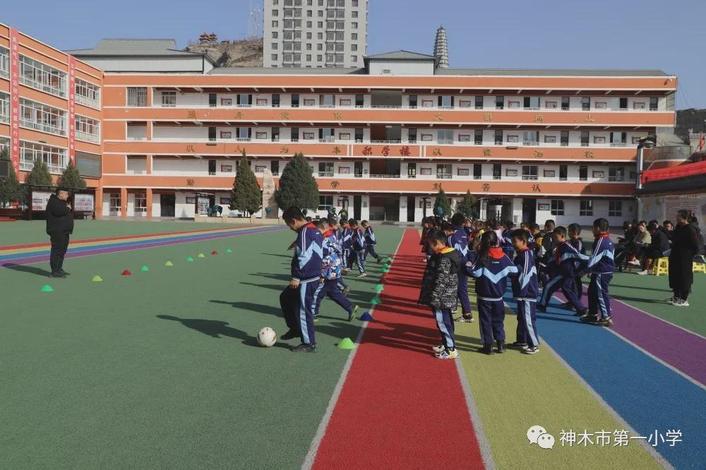 神木第一小学拔河比赛,小学体育优质课简报