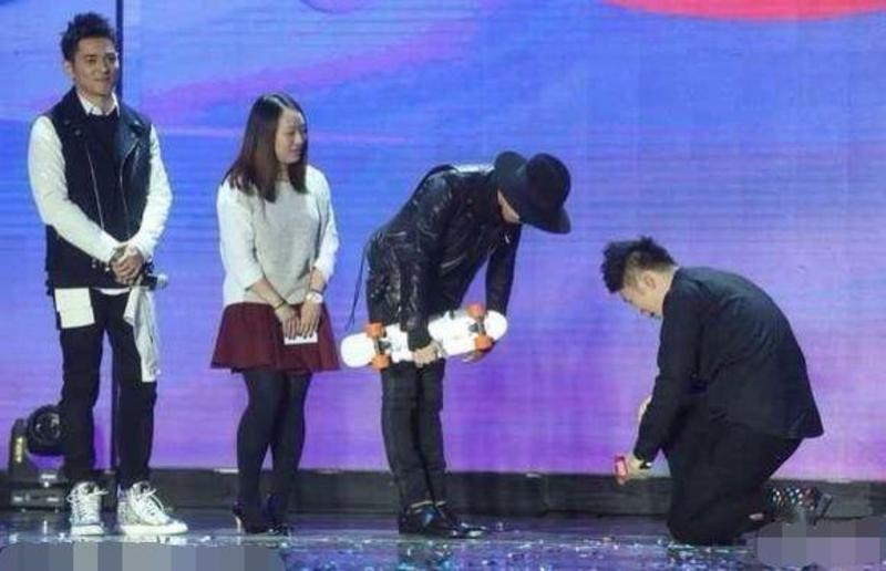 沈梦辰卖二手衣服引争议,芒果台沈梦辰金莎换装