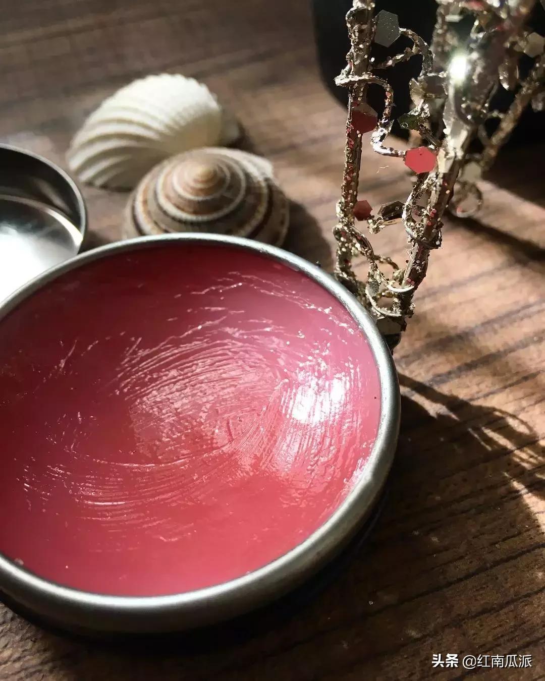 唇干起皮推荐什么润唇膏,什么唇膏让嘴唇变红润