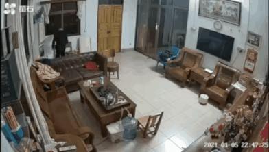 为什么加油站要24小时上班,为什么加油站一个工资1800