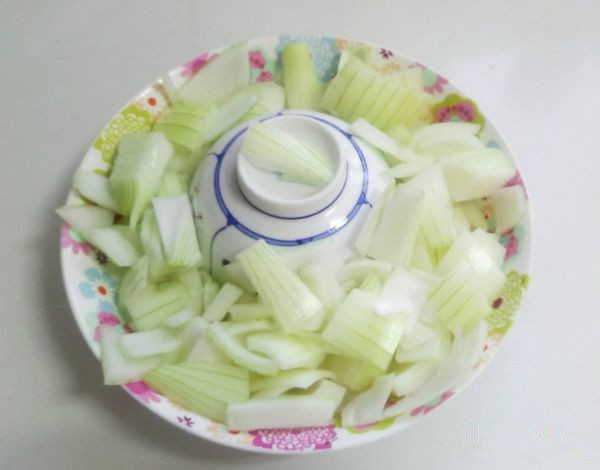 洋葱蒸水对支气管炎咳嗽有效吗,洋葱水是治风寒咳嗽还是风热咳嗽