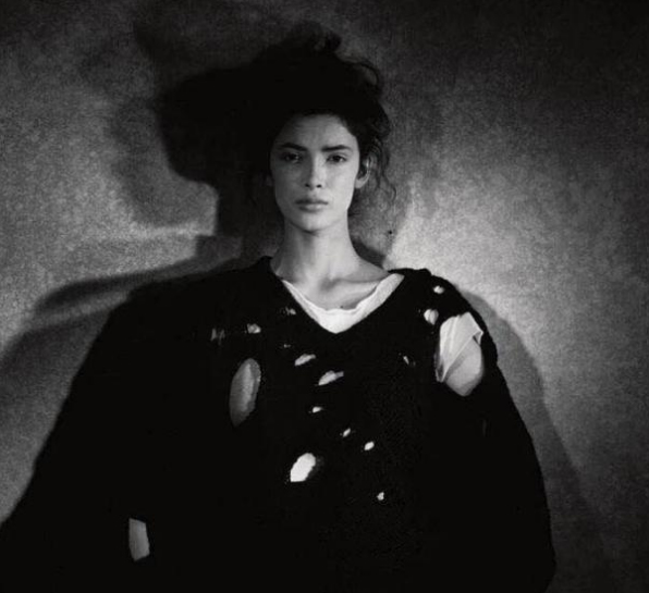 匡威帆布鞋川久保玲联名款,肖战穿的川久保玲和匡威联名鞋