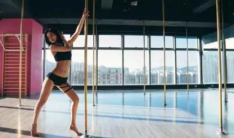 阿Sa半裸出境，身材竟无可挑剔！