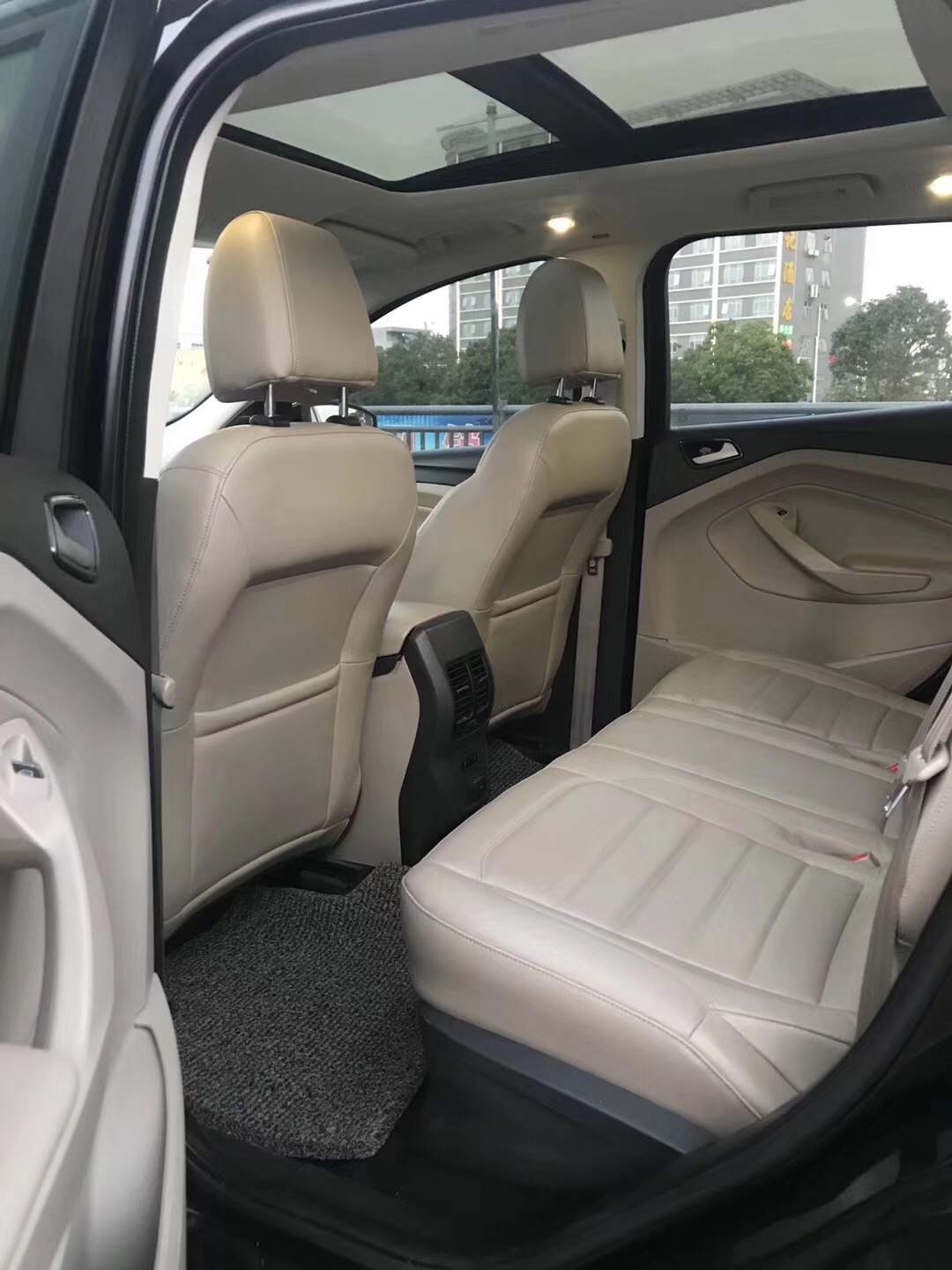 银色新款福特翼虎,2020款福特suv翼虎