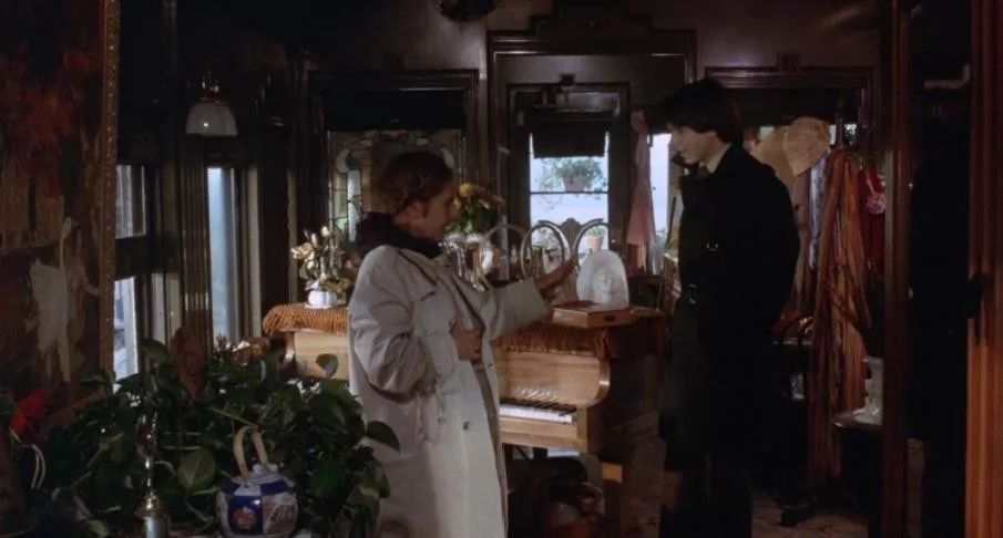 一个20岁小伙子的故事,一个20出头的男孩爱上一个女孩