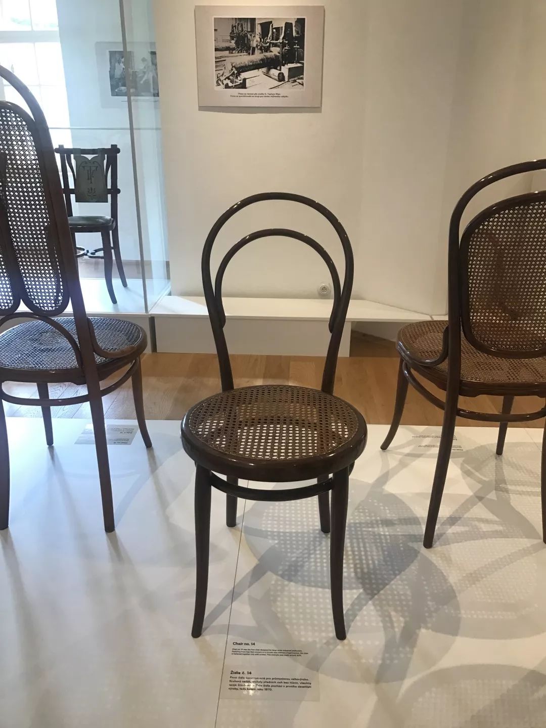 探访TON工厂看经典椅子背后的故事|疯狂24h我们去捷克干了啥?