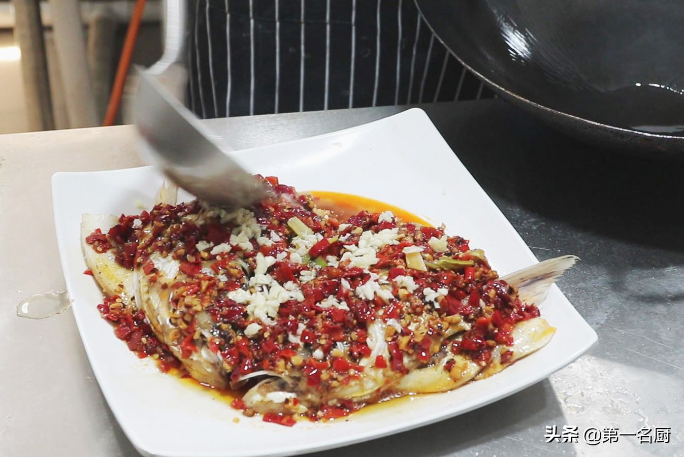 剁椒鱼头简单家常做法教程,剁椒鱼头做法湘菜大师