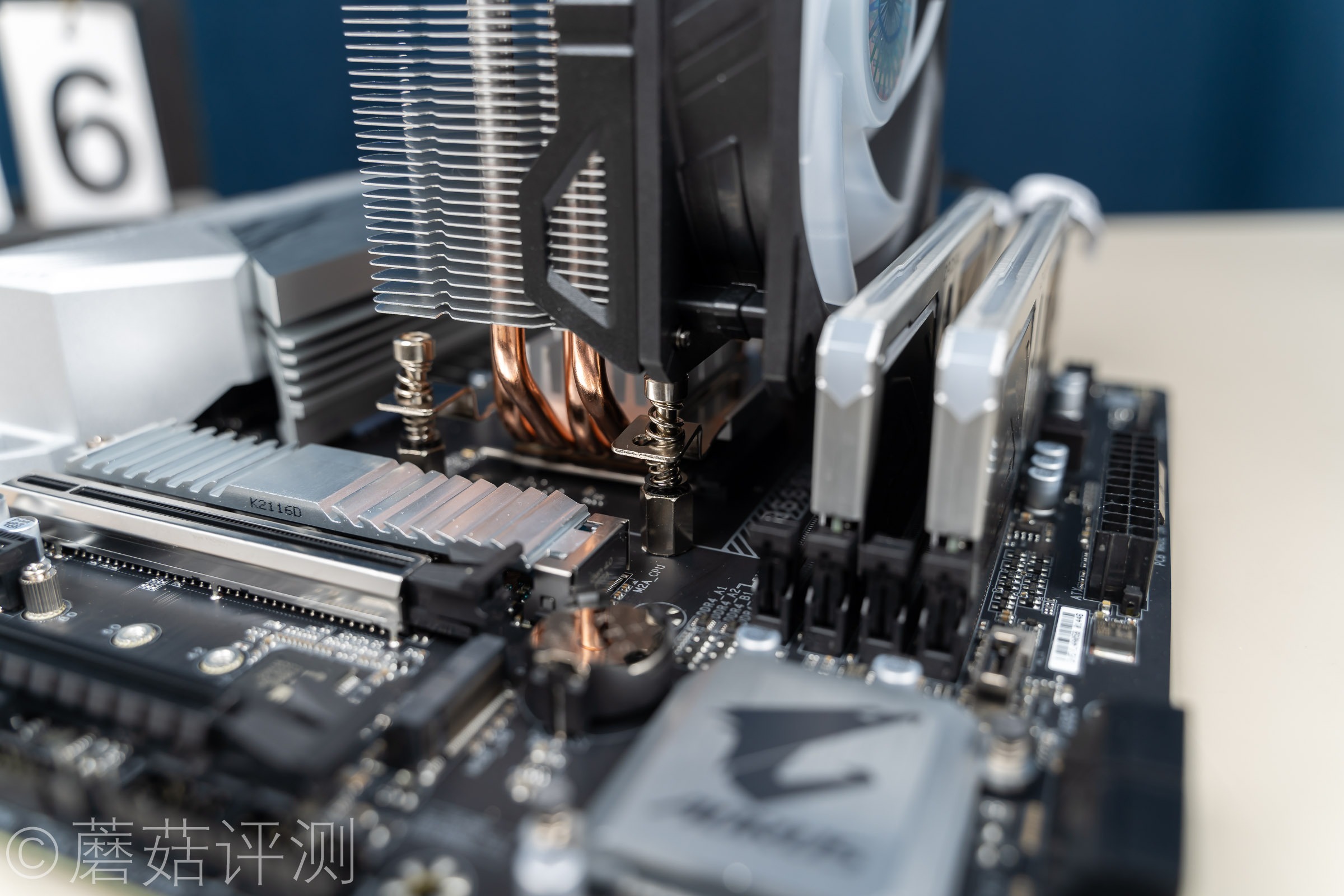 青春回忆系列：期望LPL夺冠，朋友装了台5700G主机玩lol