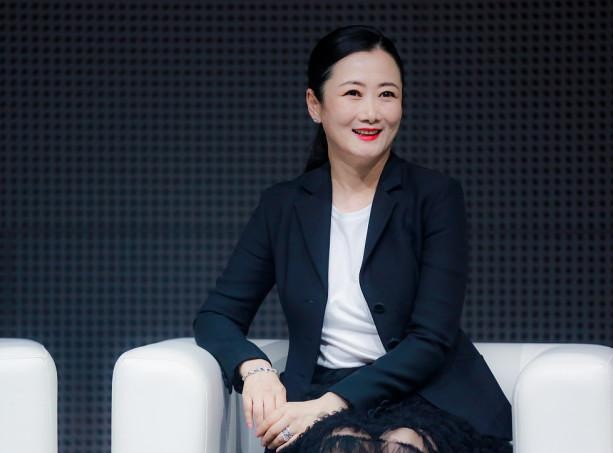 璧垫稕绌跨櫧鑹茶繛琛ｈ,璧垫稕绌胯。鎼厤