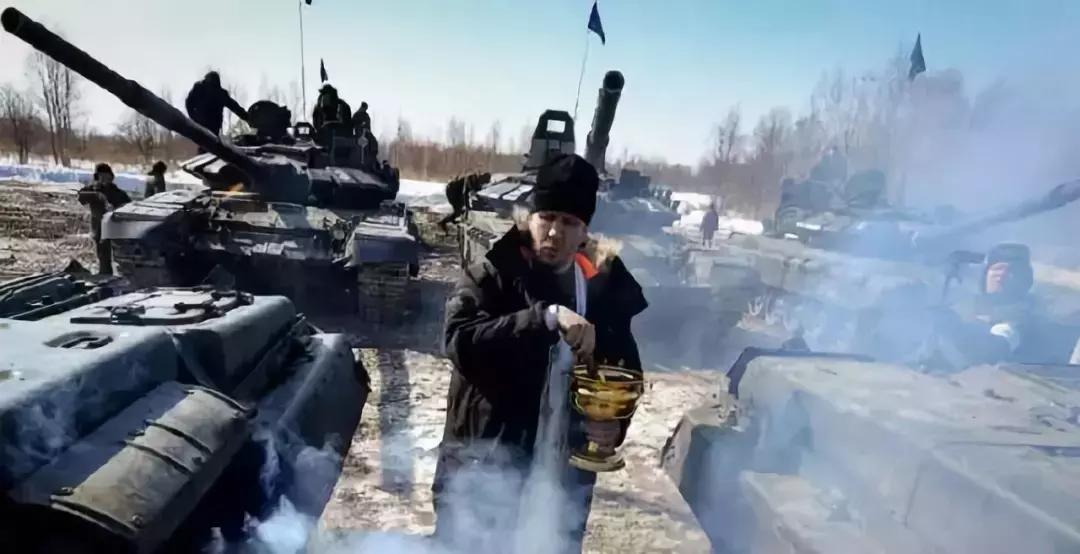 奇葩！5.7米的高粱引村民烧香祭拜，各国军营里迷信有哪些？