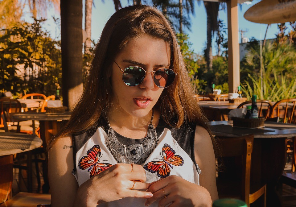 约会妹子不说话应该聊什么,第一次约会和女生聊天怎样找话题