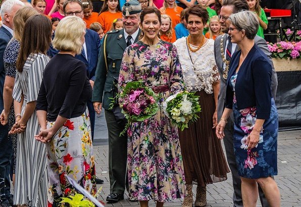 凯特王妃穿花裙,丹麦王妃凯特穿衣打扮