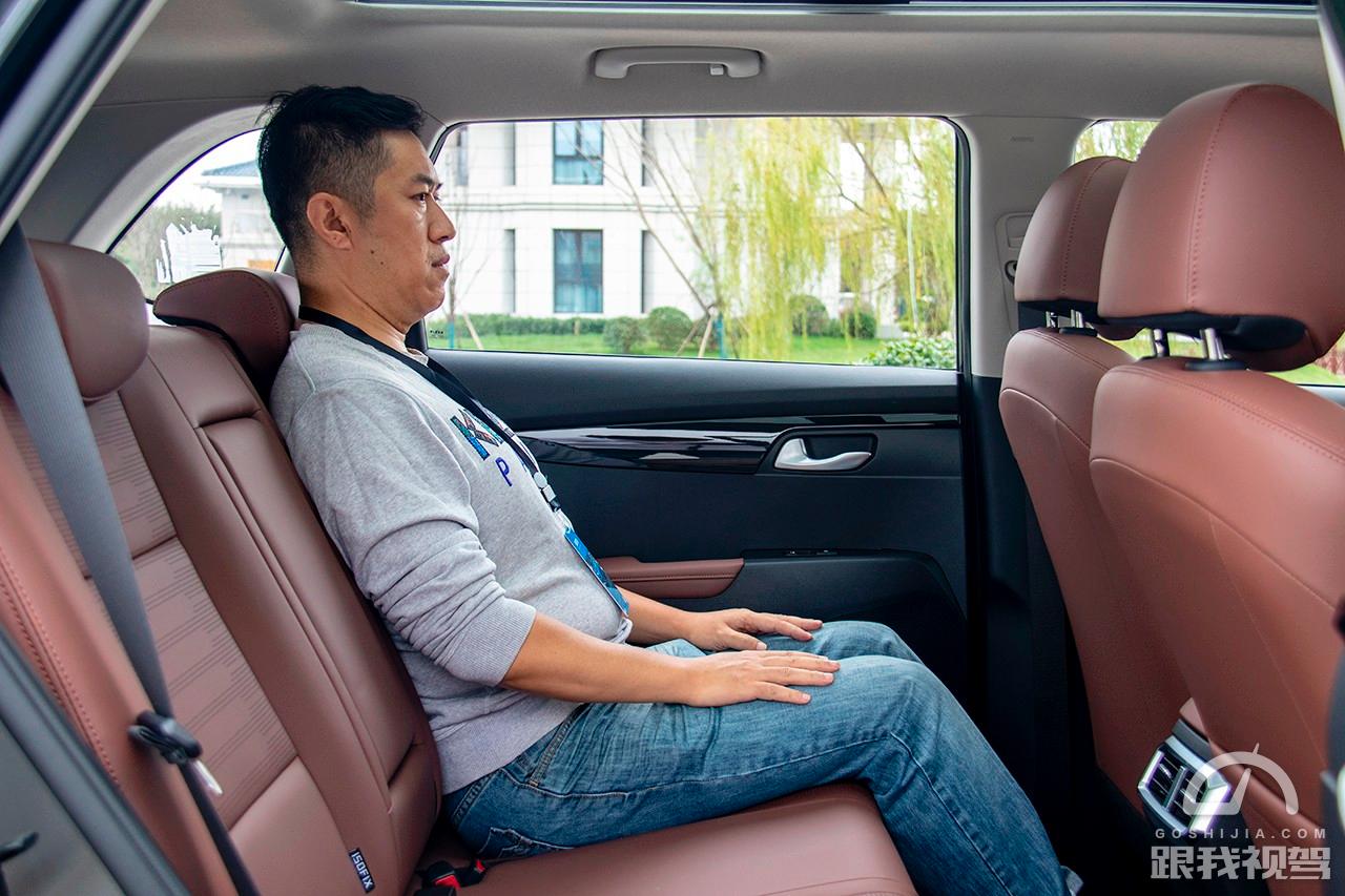 起亚智跑对比荣威rx5plus,起亚智跑对标车型