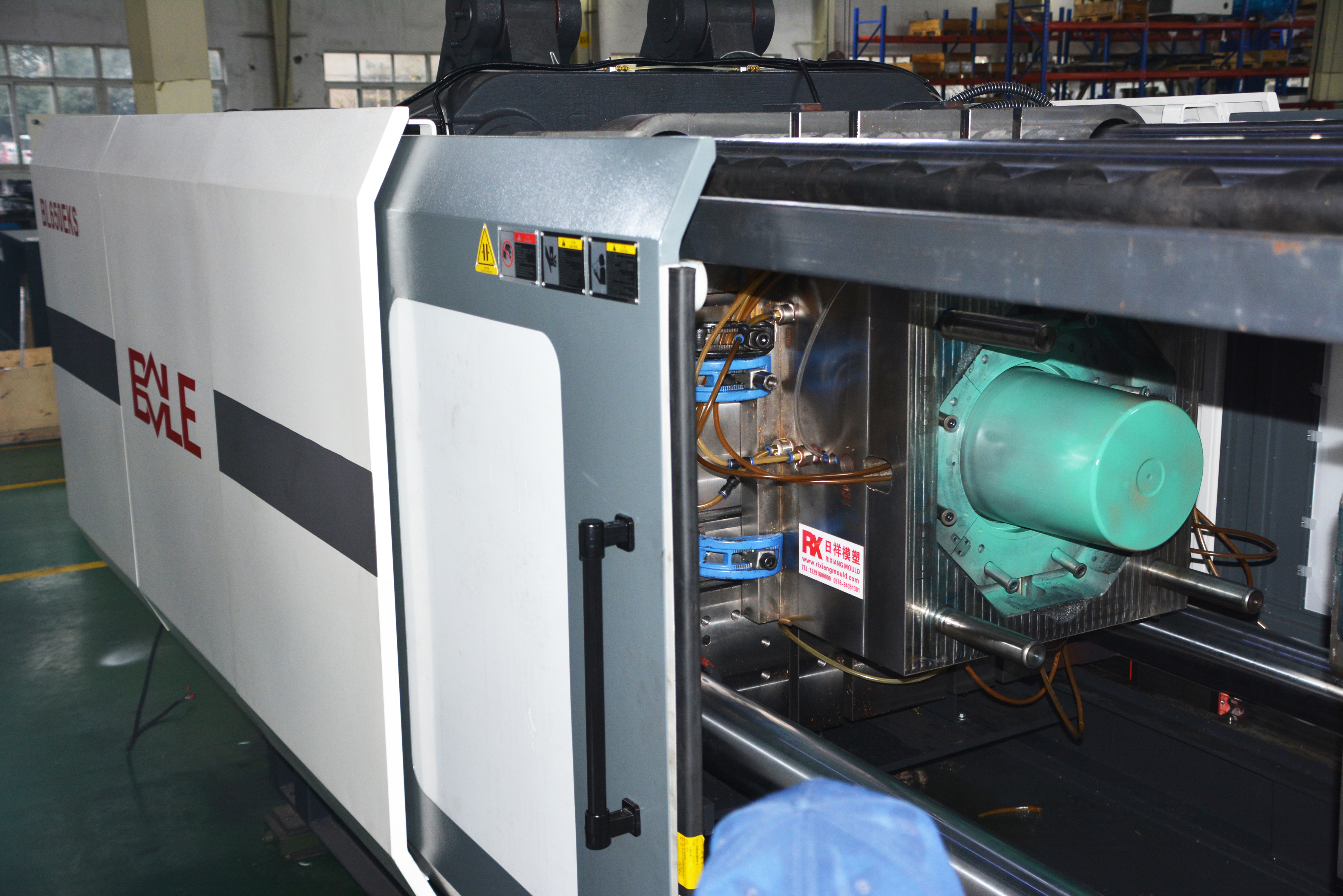 涂料桶生产企业选择哪种注塑机?