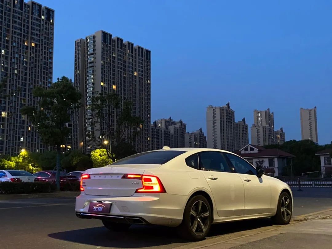 沃尔沃s90智逸豪华2022款使用说明,沃尔沃s90t8混动版2022款缺陷