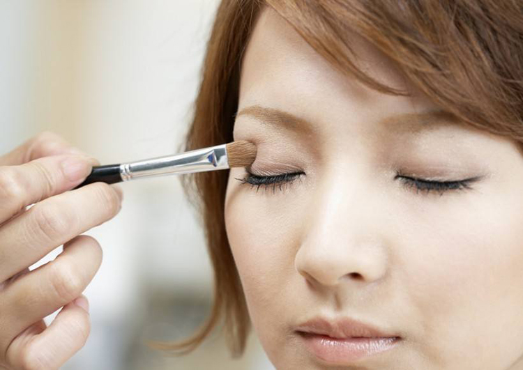 夏季油性肌肤应该如何护肤,油性肌肤适合以油养肤吗