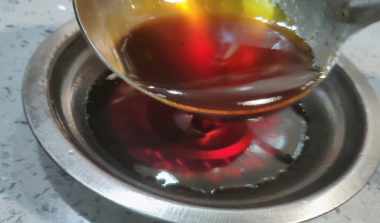 颗粒冰糖怎么炒糖色不苦,炒糖色刚下去就糊了