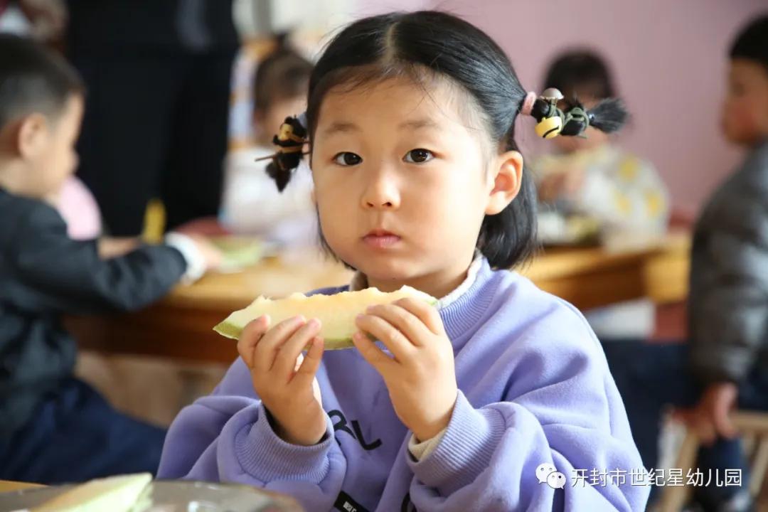 你好,小宝贝:世纪星艺术学院幼儿园新生半日体验活动