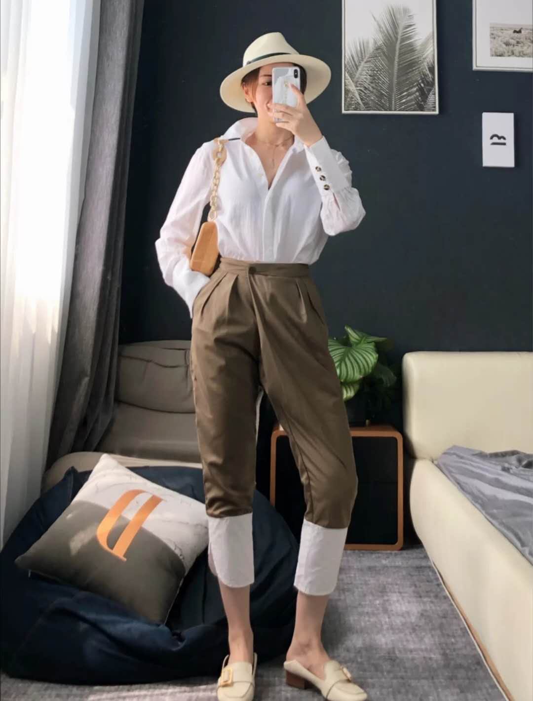 黑裤子可以配卡其色鞋子吗,黑色上衣卡其色鞋子配什么裤子