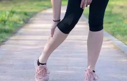 小腿抽筋怎么分辨受凉还是缺钙,肌肉抽筋痉挛是缺钙吗