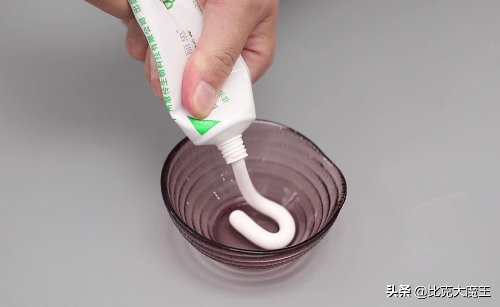 白墙脏了最好别用水擦,白墙脏了不用怕清洗用这招