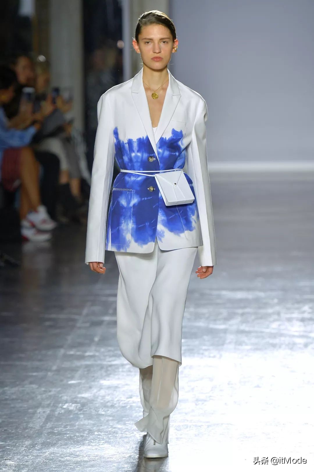 2024春夏五大流行趋势早穿早时髦,2019春夏4大流行趋势照着穿美到哭