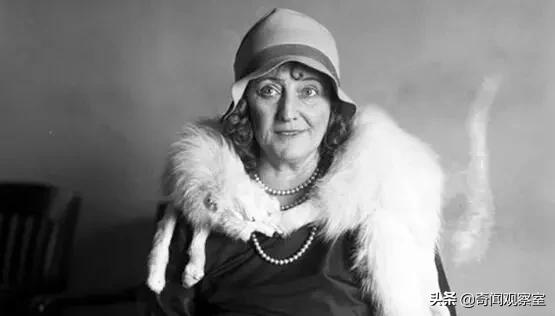 史上最强老王，妻子将情人藏进家中长达10年，丈夫却浑然不知