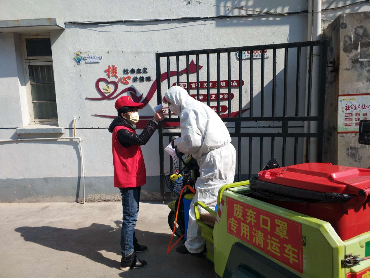 包区清楼，衢州市气象局*党**员干部在一线