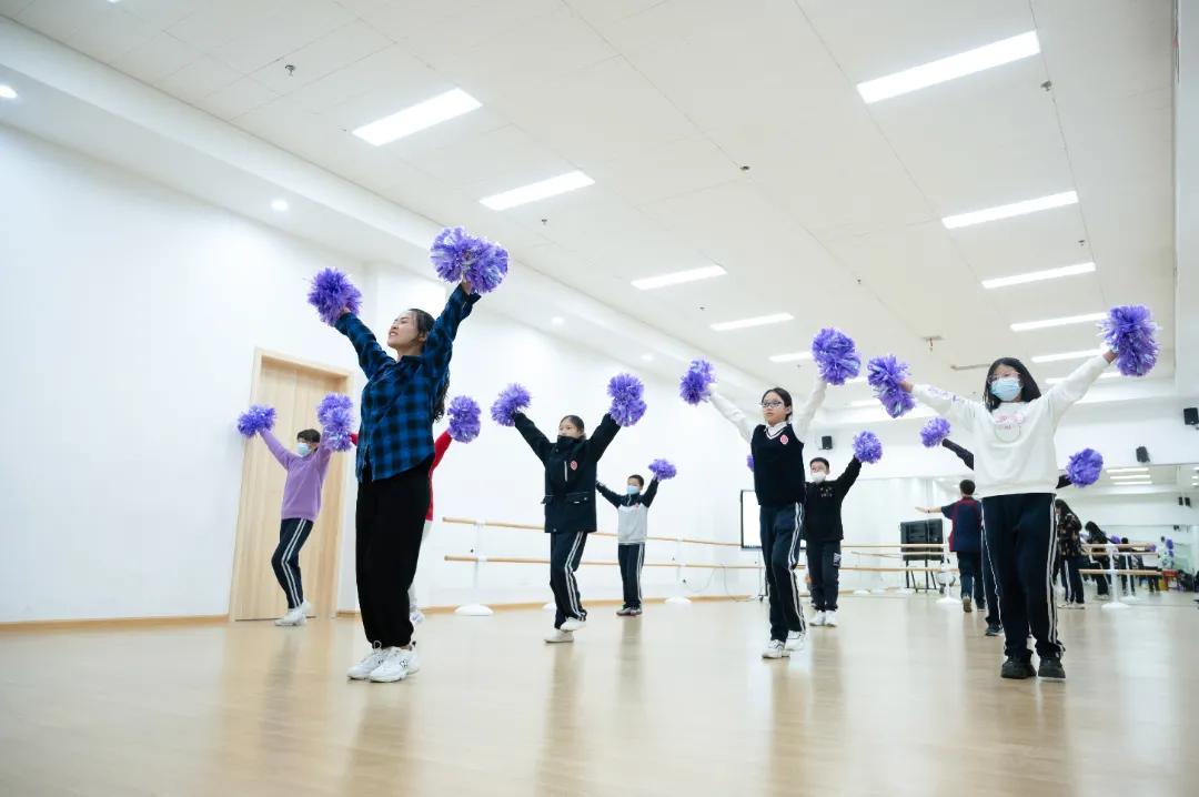 太拼了！为实现个性化教育，这所学校给学生开了100多门优能课