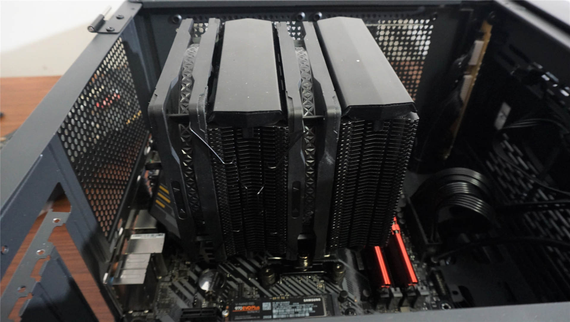 手把手教组装3000电脑最强配置,主机多显卡装机详细全过程