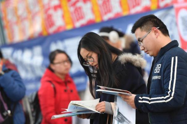 公务员正常晋升年龄限制,公务员晋升一般年龄