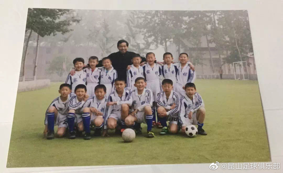 曾入选全运会却伤退也曾踢过沙足上过综艺大学毕业再战职业联赛