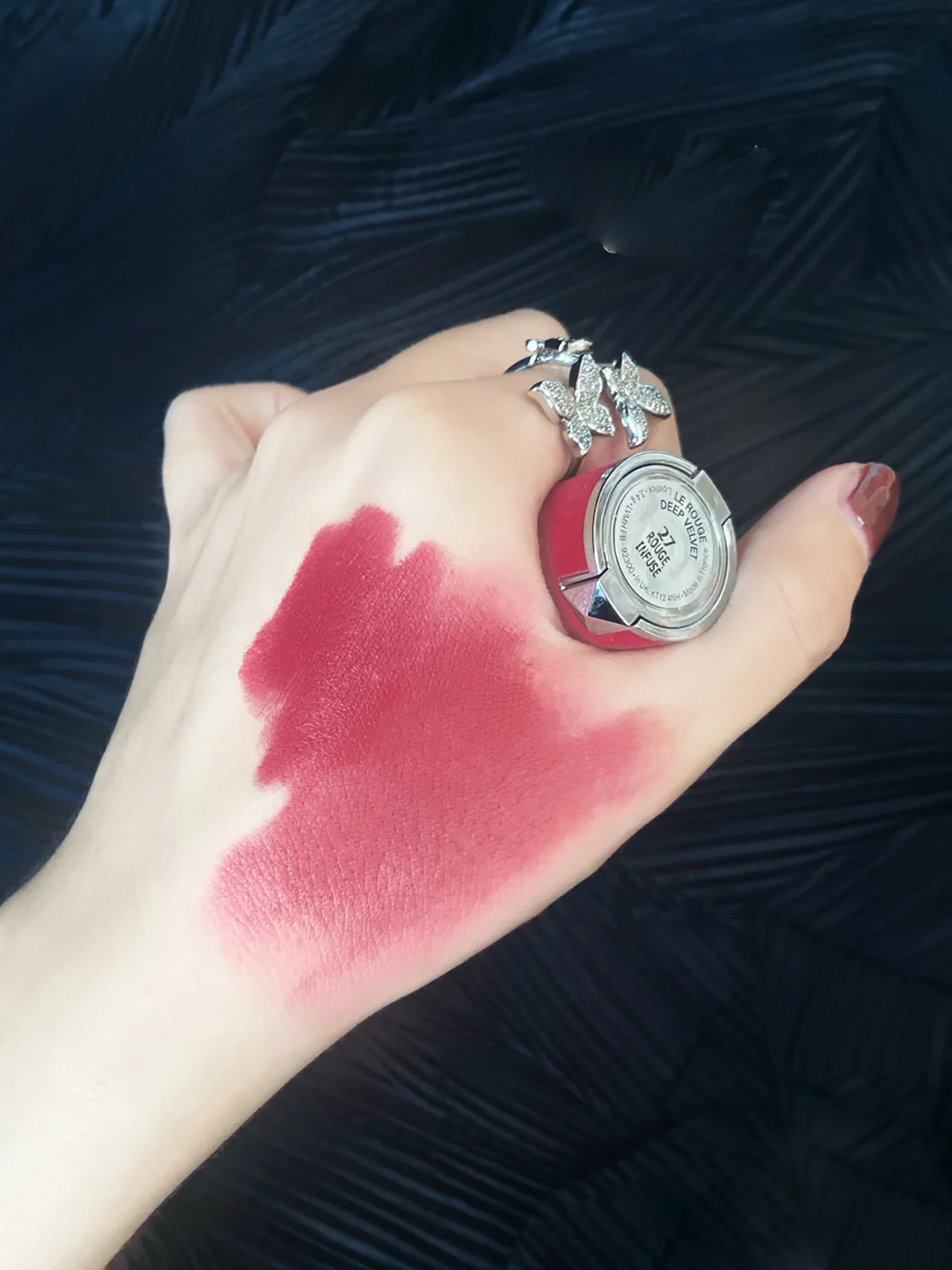 dior豆沙棕丝绒720口红试色,ysl302小黑条豆沙色和迪奥720