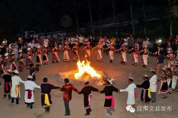 池哥广场舞视频大全,池哥白马藏族表演视频