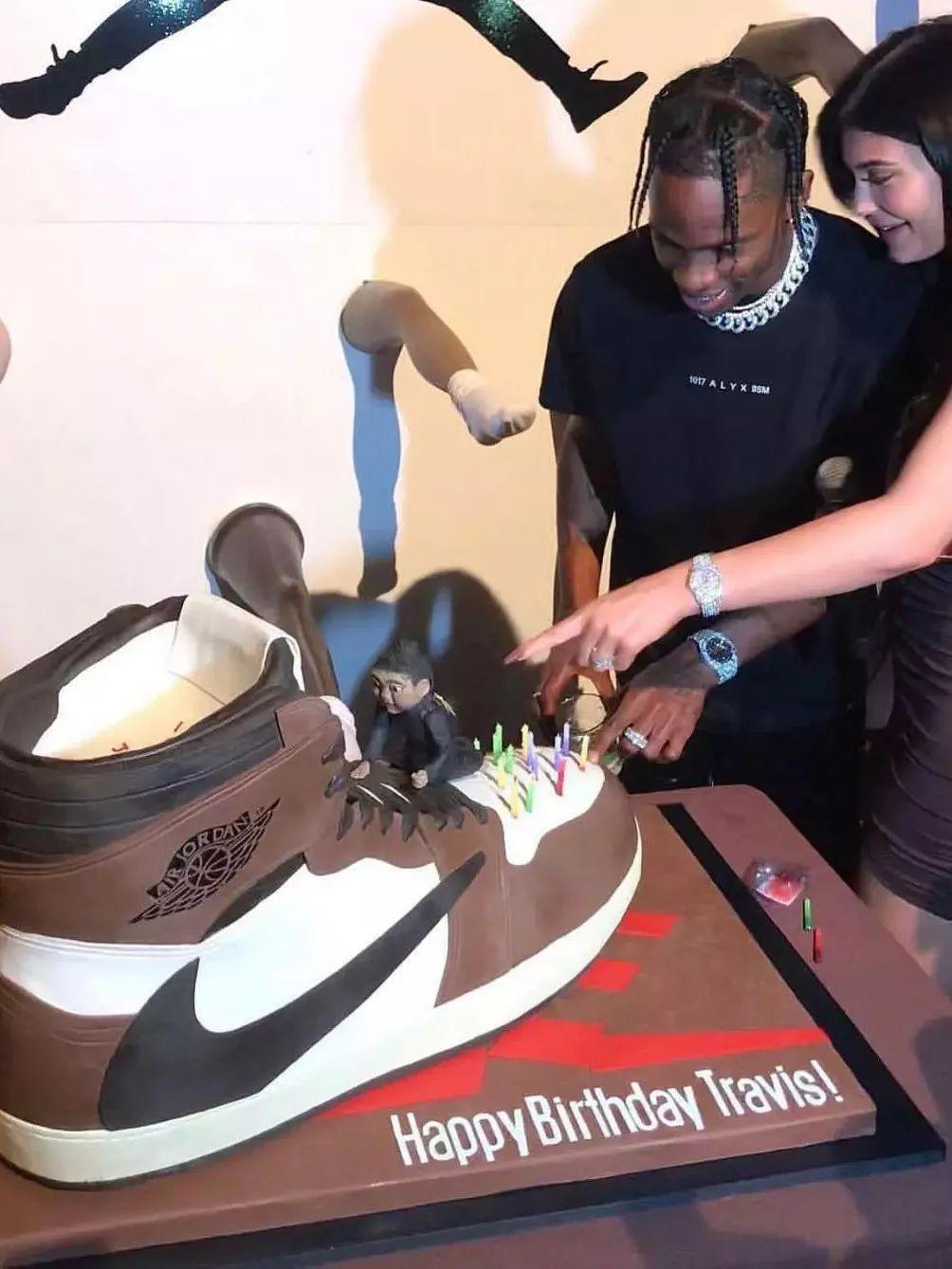 travisscott罕见上脚,travisscott紧张时刻