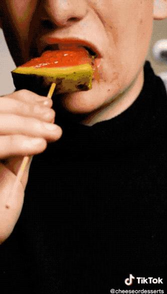 在TikTok上吃播螺蛳粉，是老外们的《致富经》