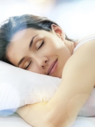 女人睡觉时，要扎发还是散发？我做错多年，难怪掉发快，发际线高