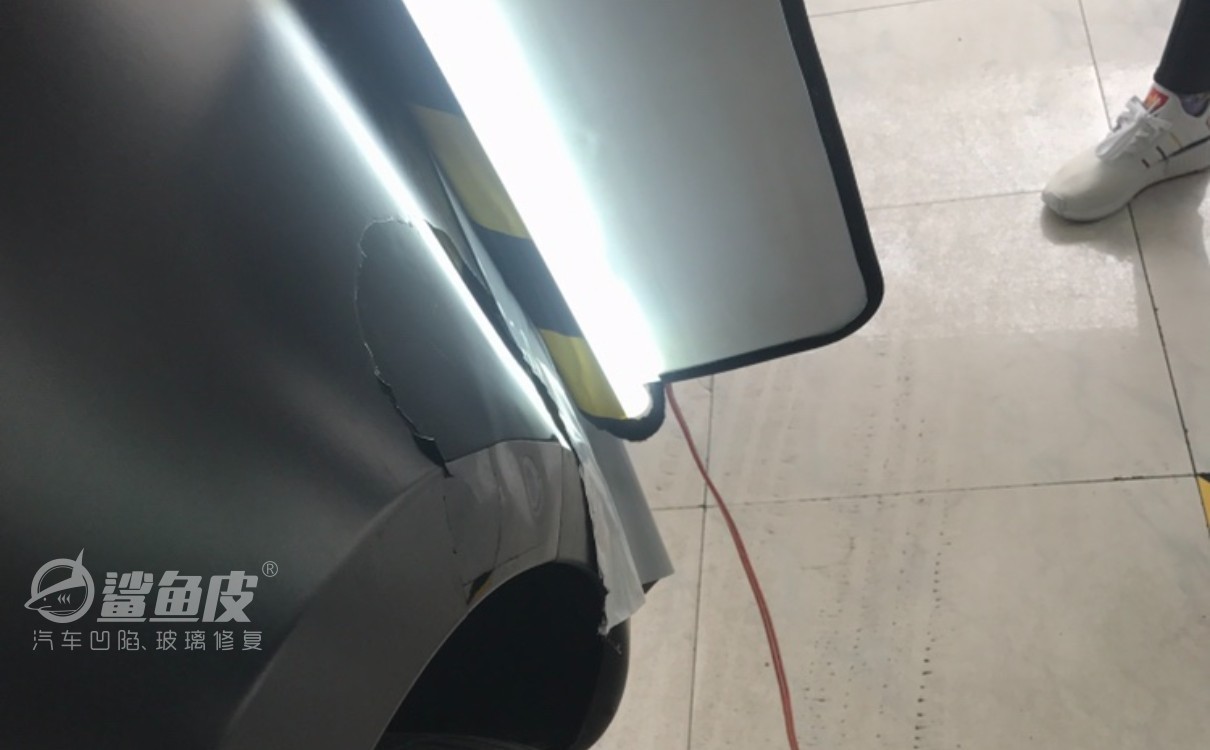 汽车被撞凹进去怎么办,汽车被撞凹陷了怎么拉出来