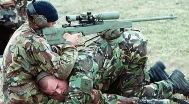 *击狙**手常说的“三点钟”方向,指的是什么?