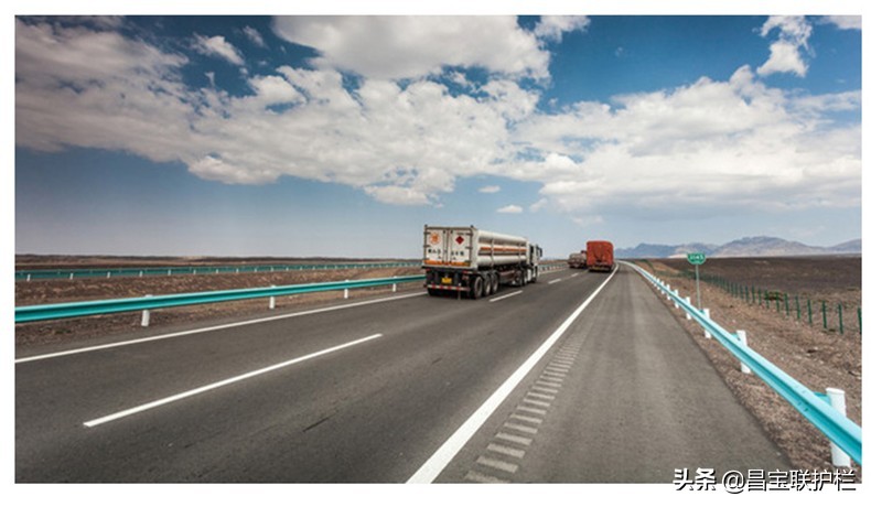 高速波形护栏道路护栏国标护栏铁护栏防撞交通安全波纹护栏板
