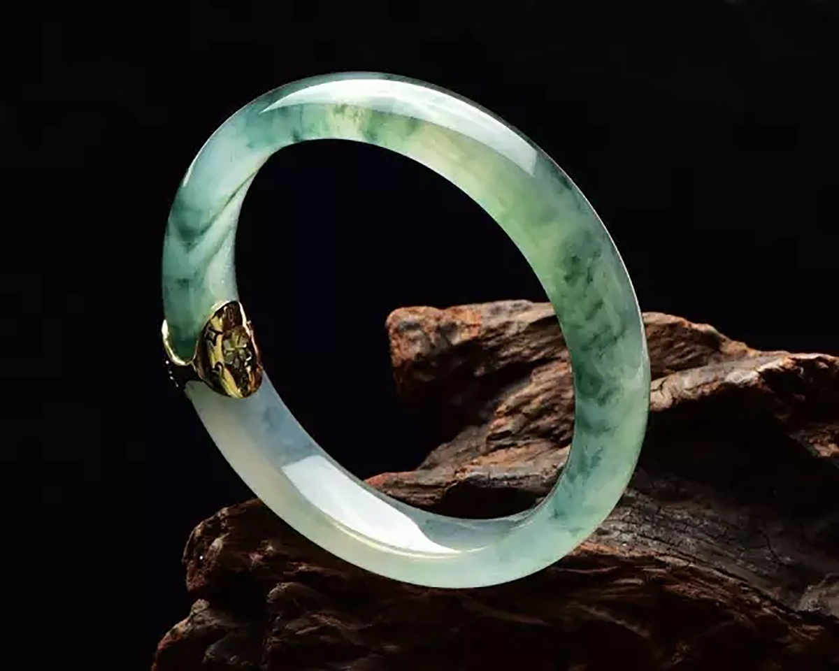 翡翠手镯摔断修复图片,翡翠手镯摔断了修复多少钱