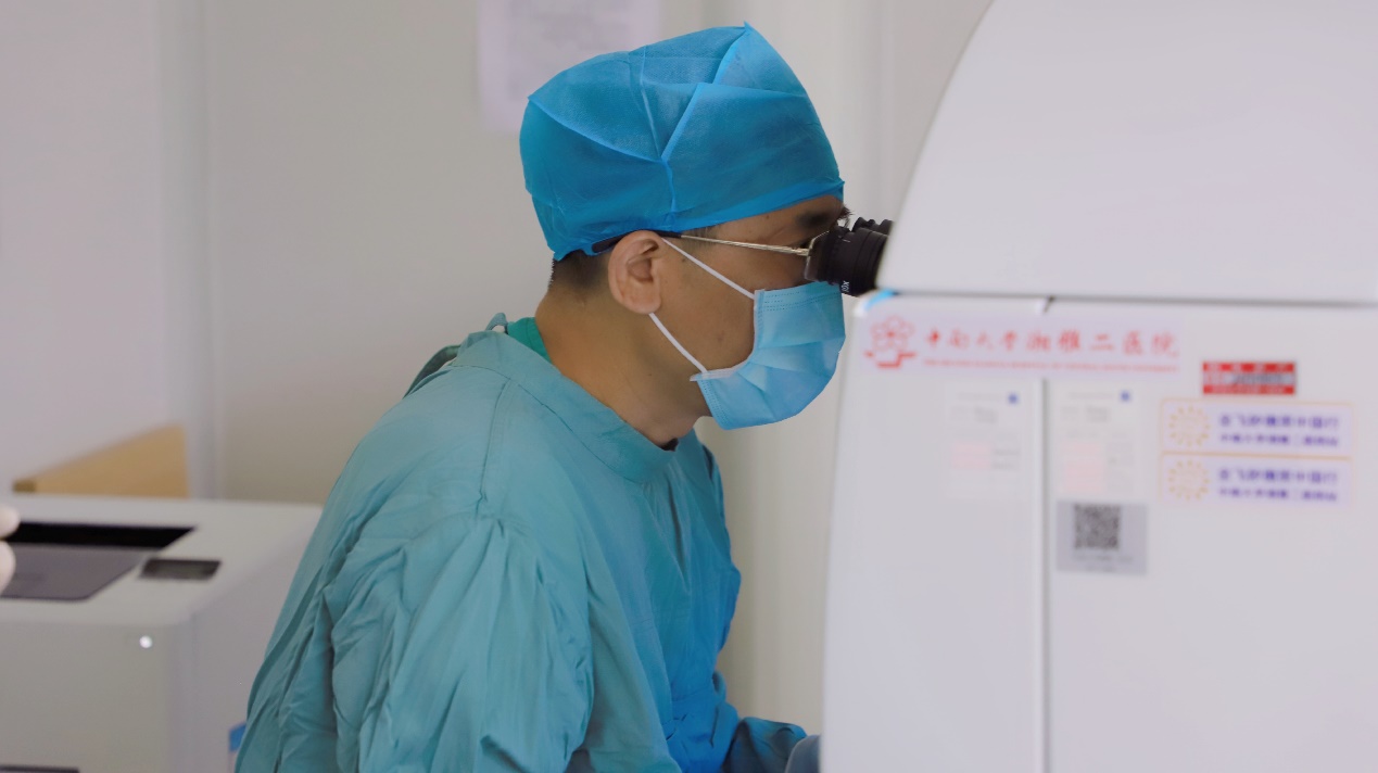 让最美逆行者的世界更明亮！湘雅二医院全飞秒微笑中国行手术直播吸引50万人次观看