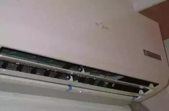 美的空调内机出风口漏水处理视频,空调内机出风口漏水怎样解决