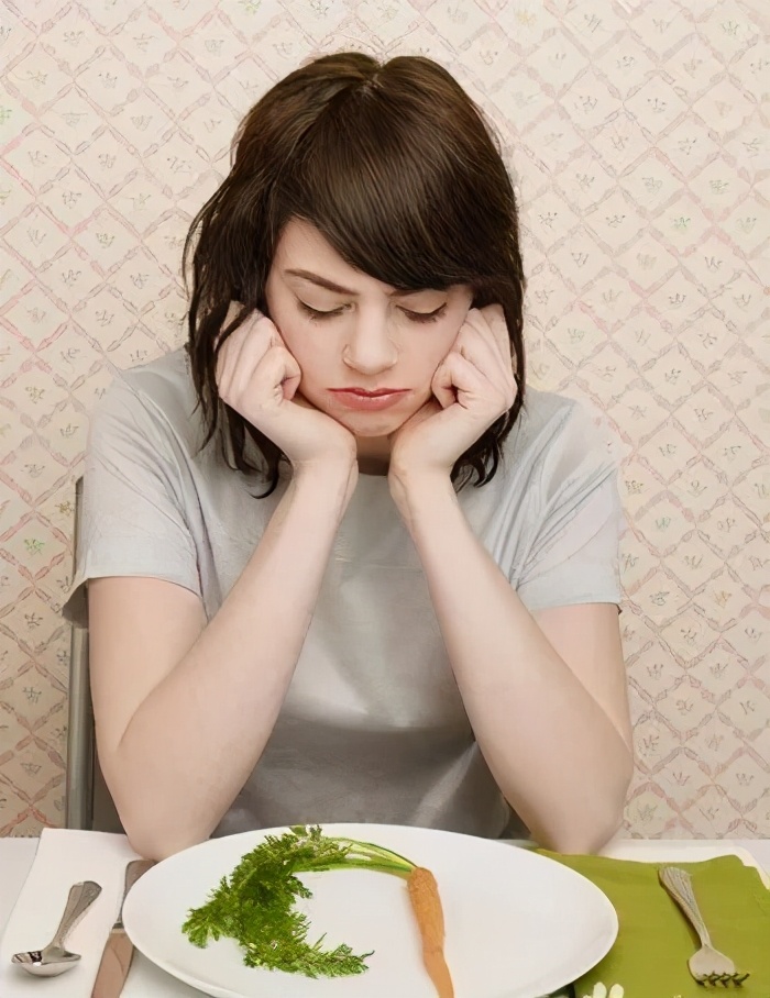 经常性的暴饮暴食会造成什么后果,长期暴饮暴食会引起什么不良后果