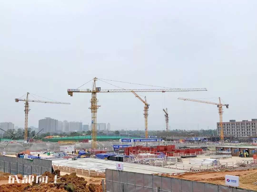 大运村建设火热朝天，成都大学已经上天