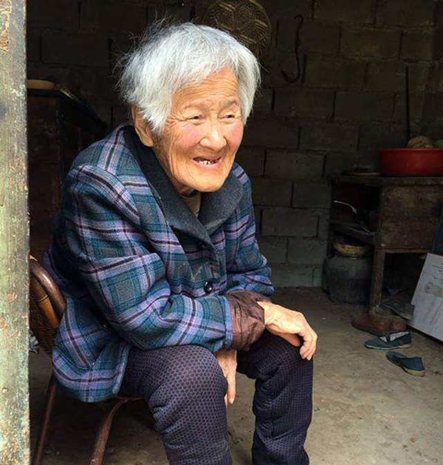 日本少女滞留中国78年，先后嫁5人，心愿：拥有中国身份证享低保