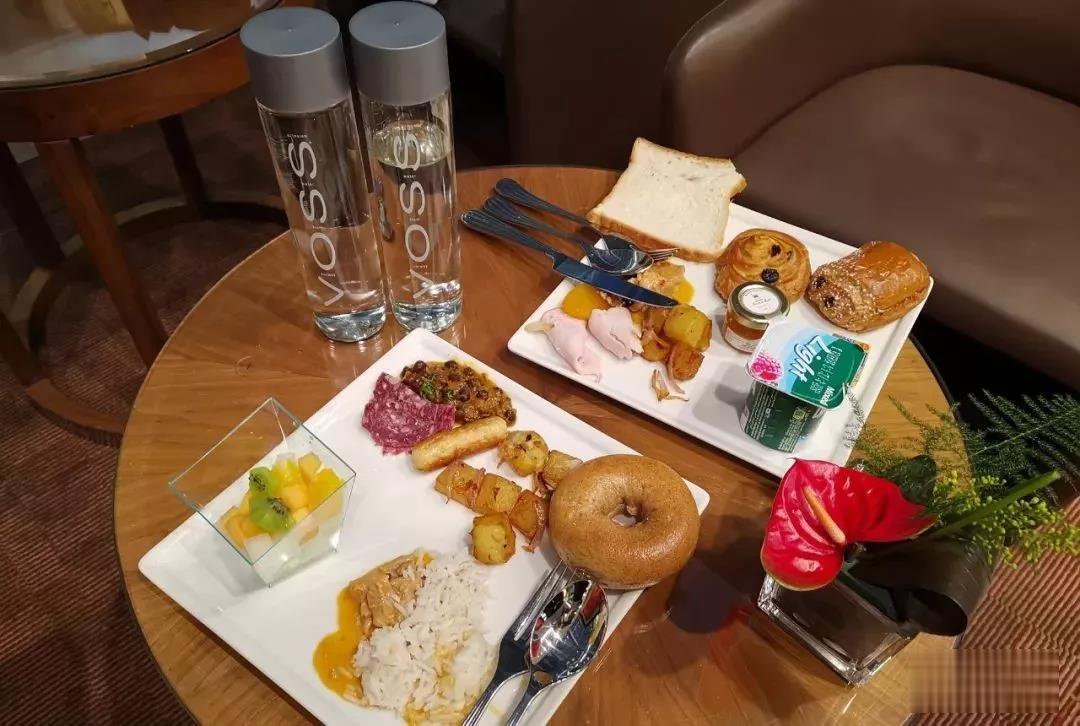 外航空乘制服top10 (外航红色制服)