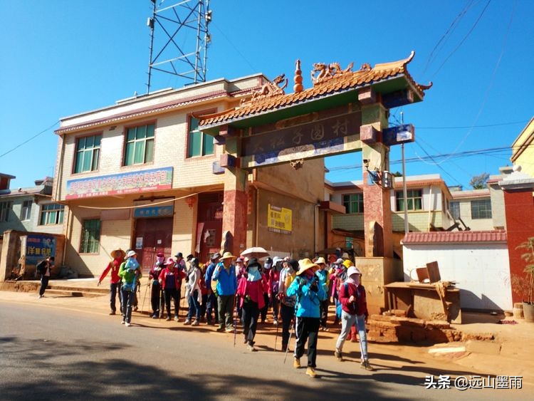 冬日阳光明媚，随走昆明松茂水库周边，遇见小村庄里的老式手工活