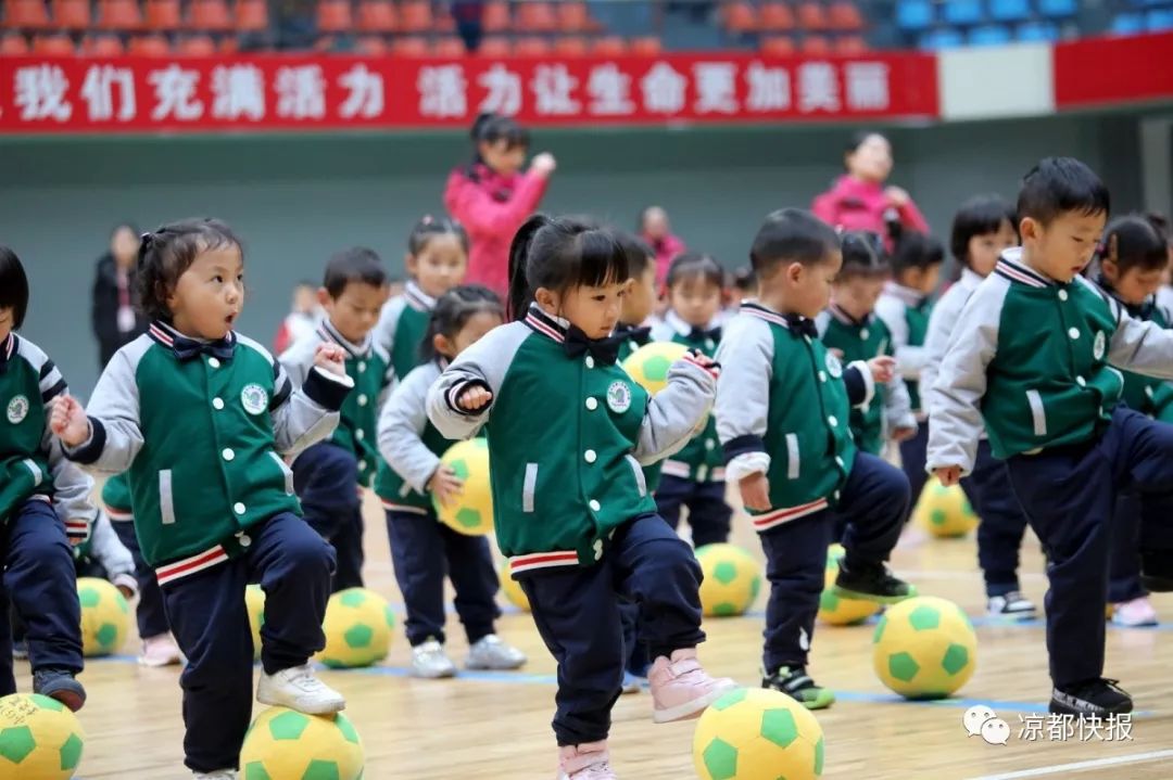 足球嘉年华，让孩子享受足球乐趣